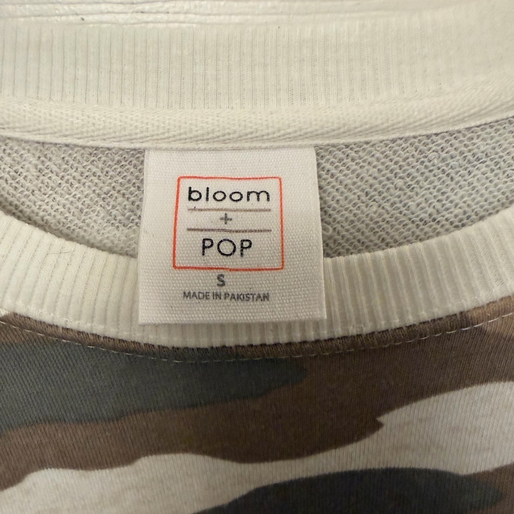 Bloom + Pop Camouflage Print Sweater Size Small - Picture 3 of 11